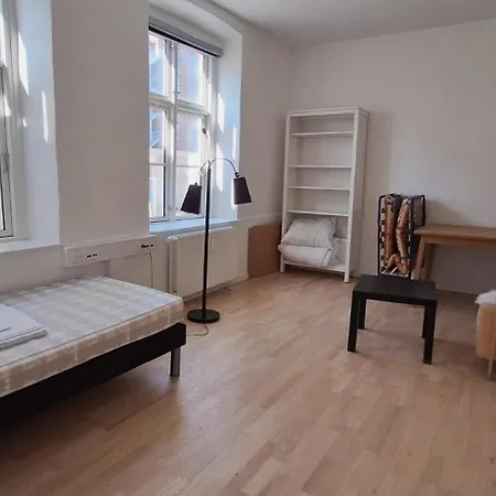 Private In A Shared ホームステイ